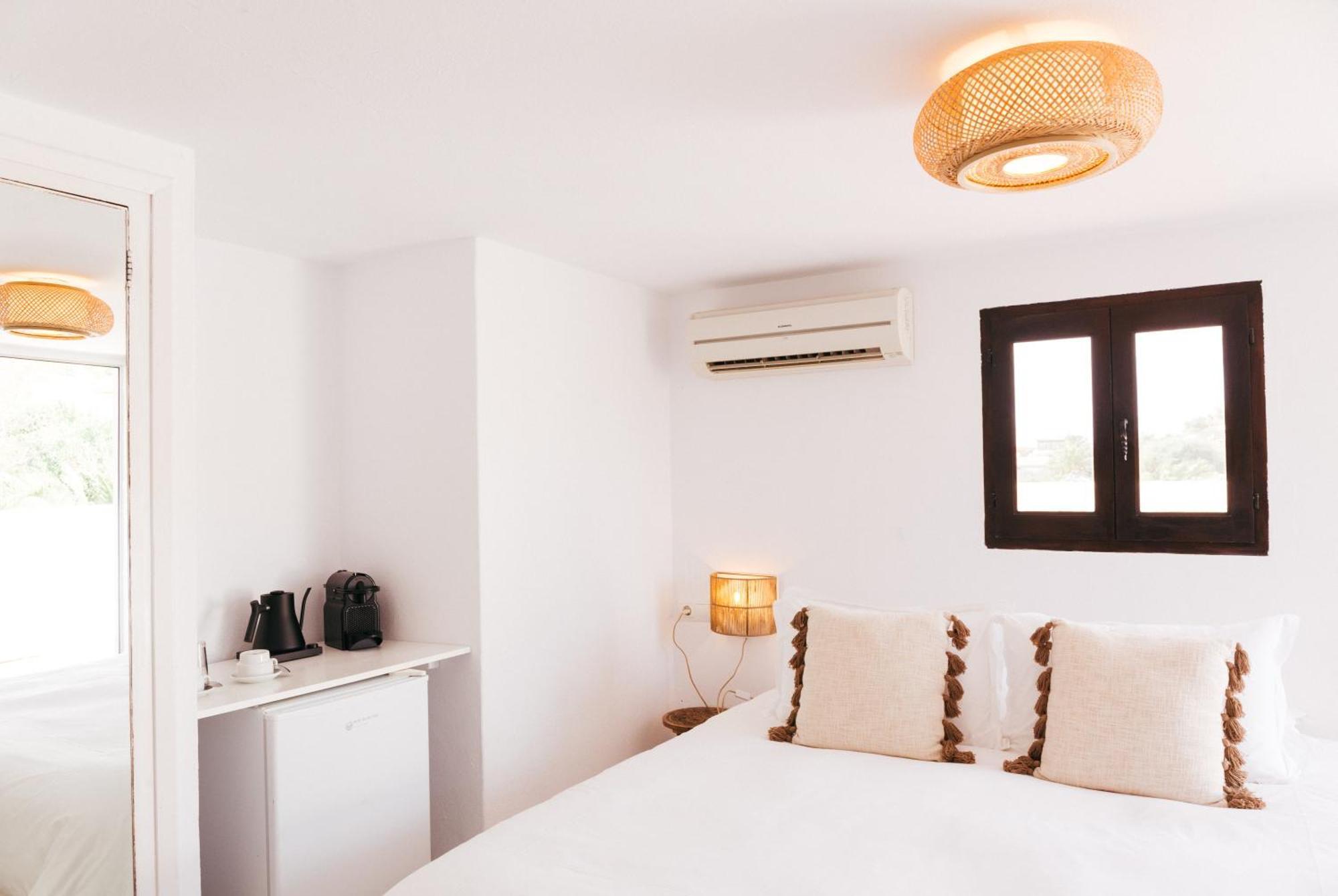 Unio Ibiza - Adults Only Hotel Кала Вадела Стая снимка